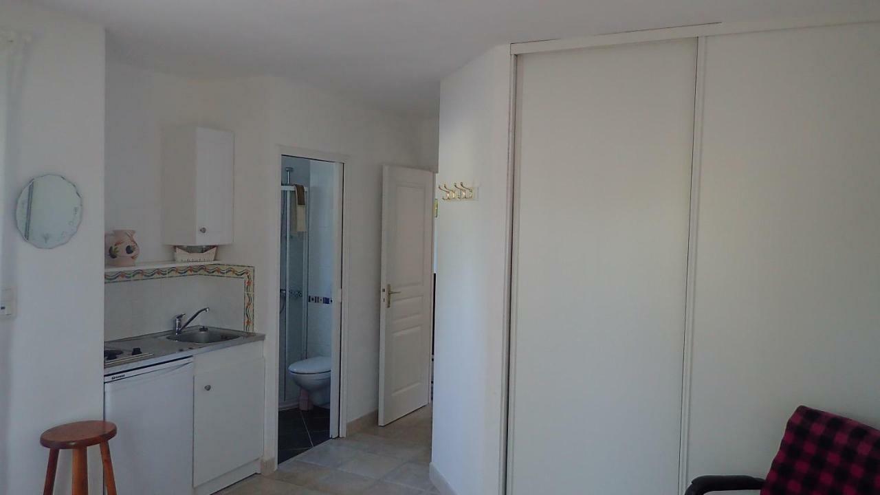 Chambre Dans La Pinede Сент-Илер-де-Рье Экстерьер фото